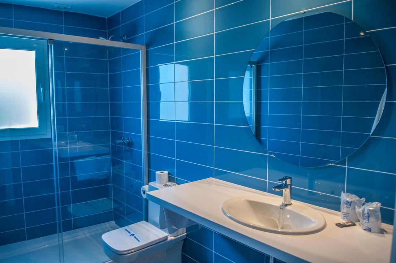 Hostal Xuroy Cala Alcaufar Exteriör bild