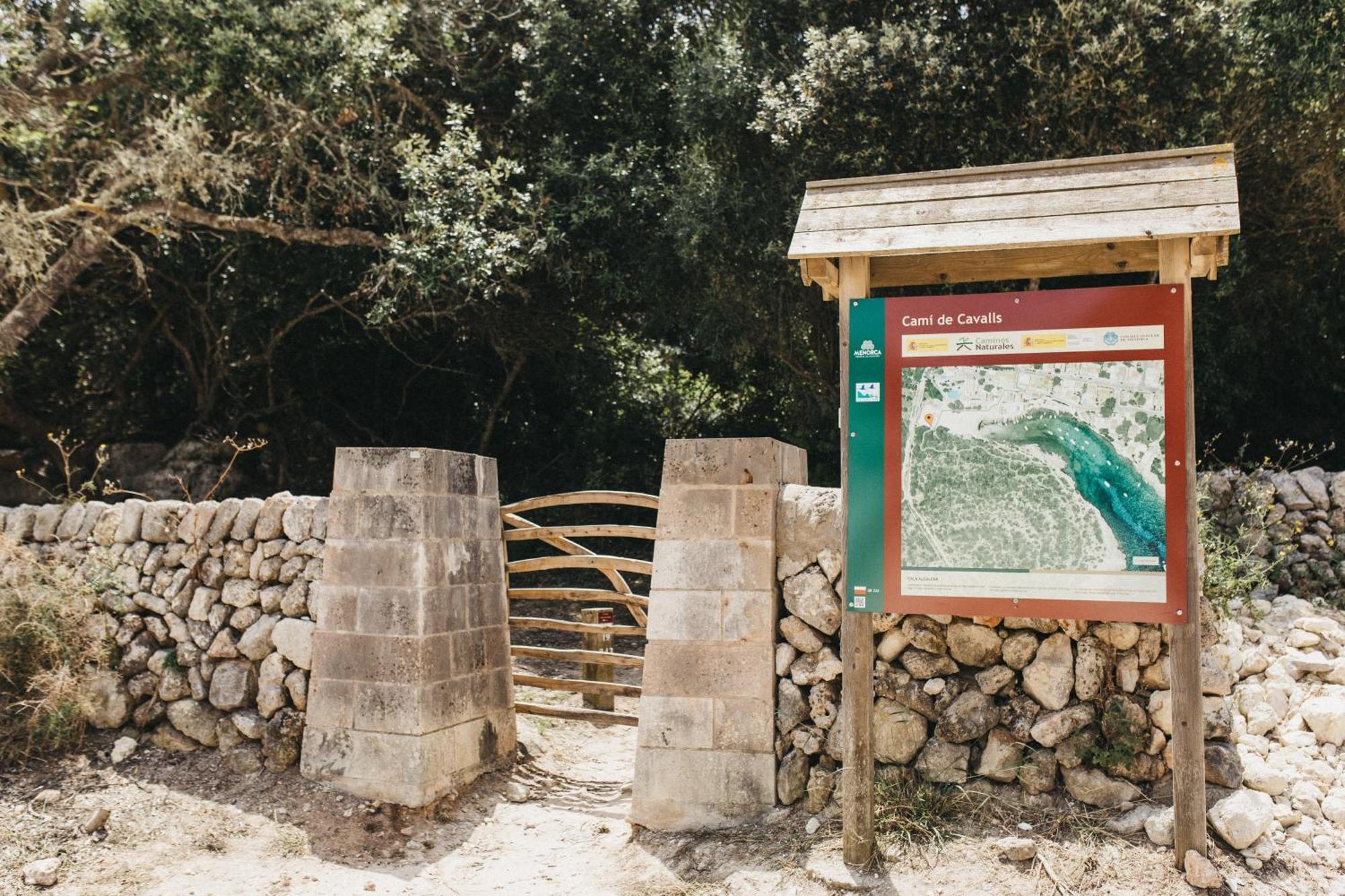Hostal Xuroy Cala Alcaufar Exteriör bild