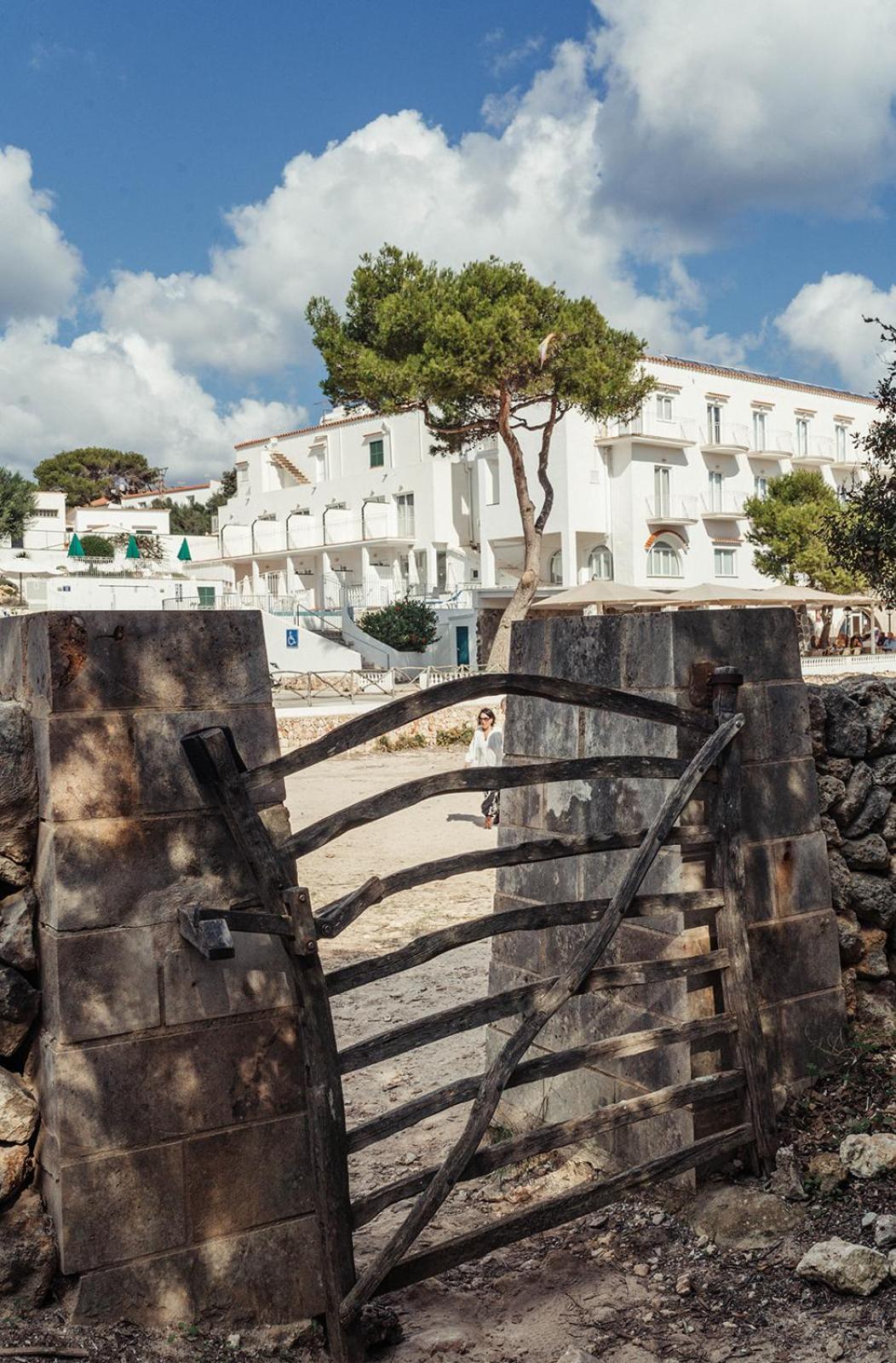 Hostal Xuroy Cala Alcaufar Exteriör bild