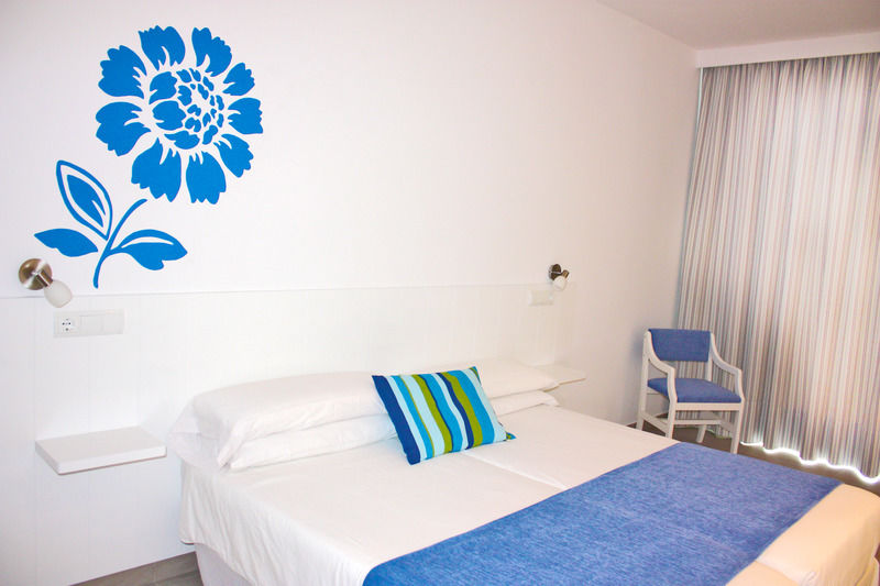 Hostal Xuroy Cala Alcaufar Exteriör bild