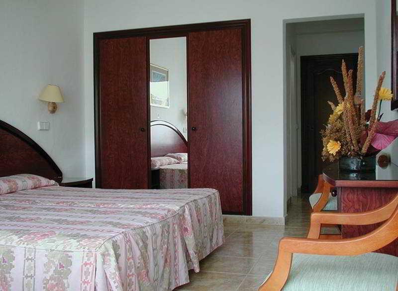Hostal Xuroy Cala Alcaufar Exteriör bild